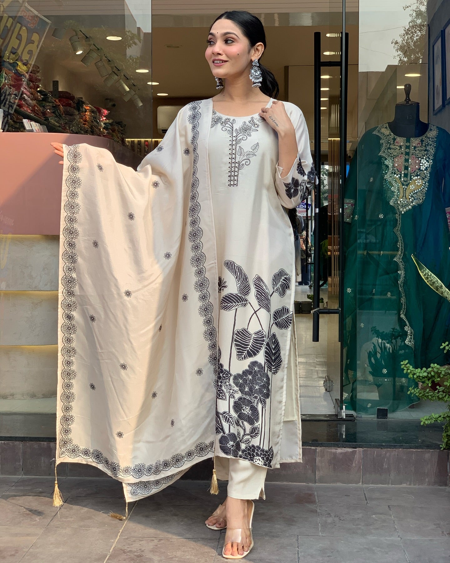 Beautifully designed that seamlessly combines tradition kurta set