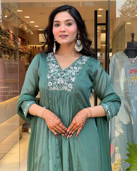 Elegent Beautifully designed that seamlessly combines tradition kurta set