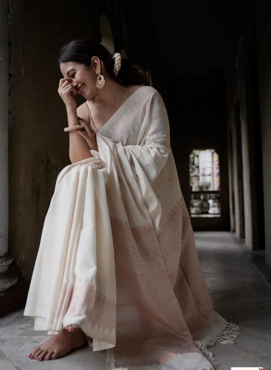 Festival Wear White Color Weaving Silk Saree