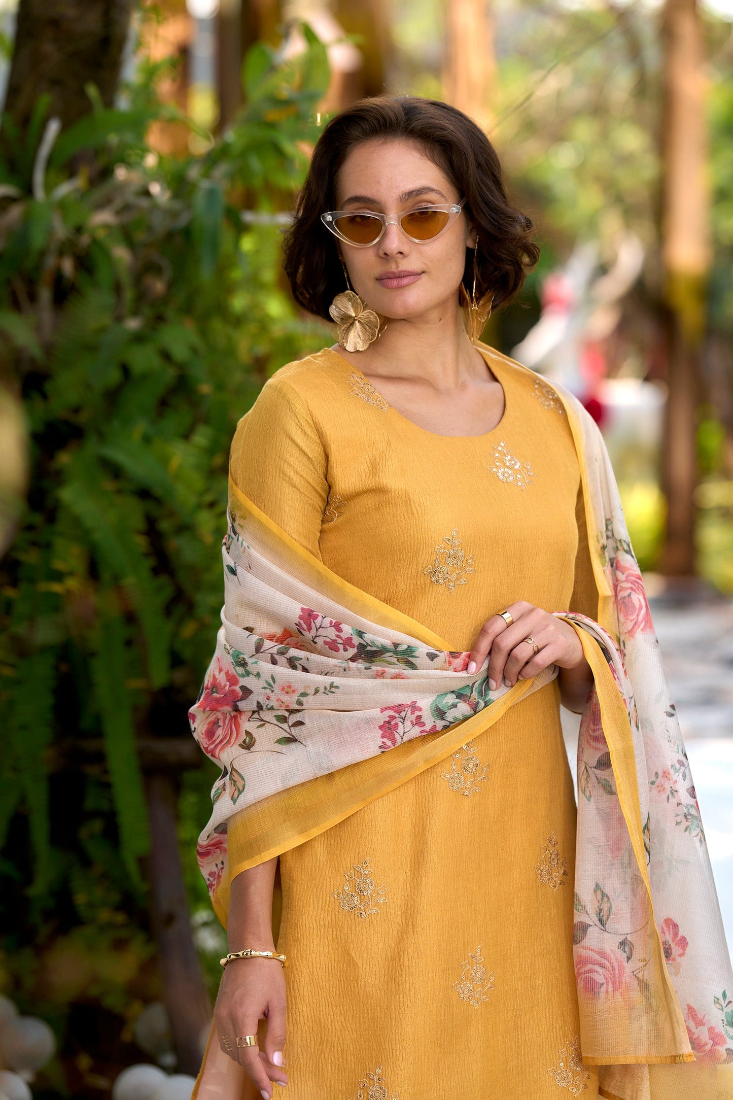 beautifully designed kurta set that seamlessly combines tradition with modern elegance.