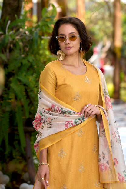 beautifully designed kurta set that seamlessly combines tradition with modern elegance.