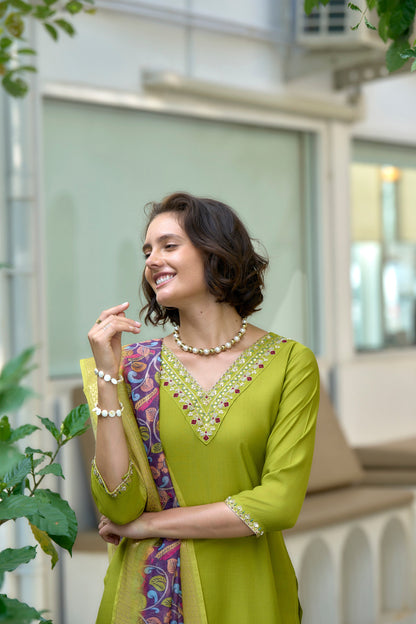 Elevate your ethnic wardrobe with this beautifully designed kurta set