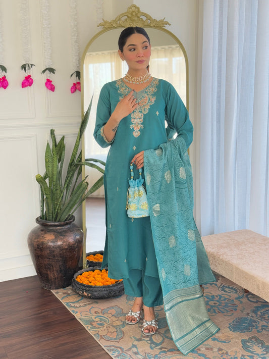 Elegent Beautifully designed that seamlessly combines tradition kurta set