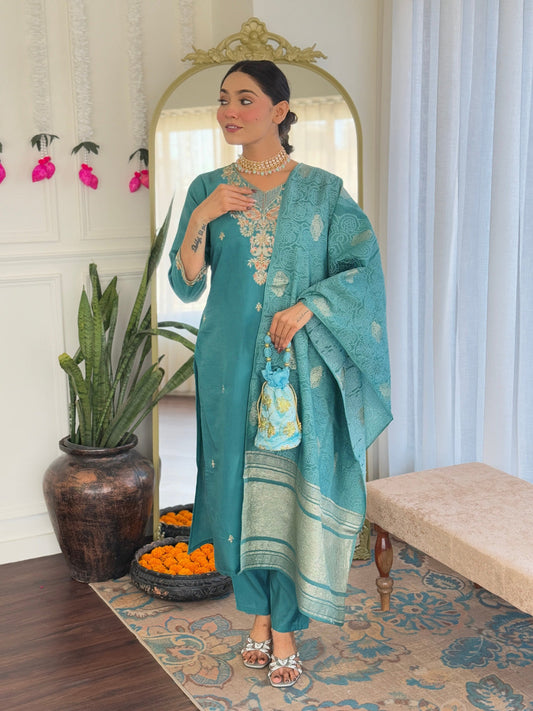 Elegent Beautifully designed that seamlessly combines tradition kurta set