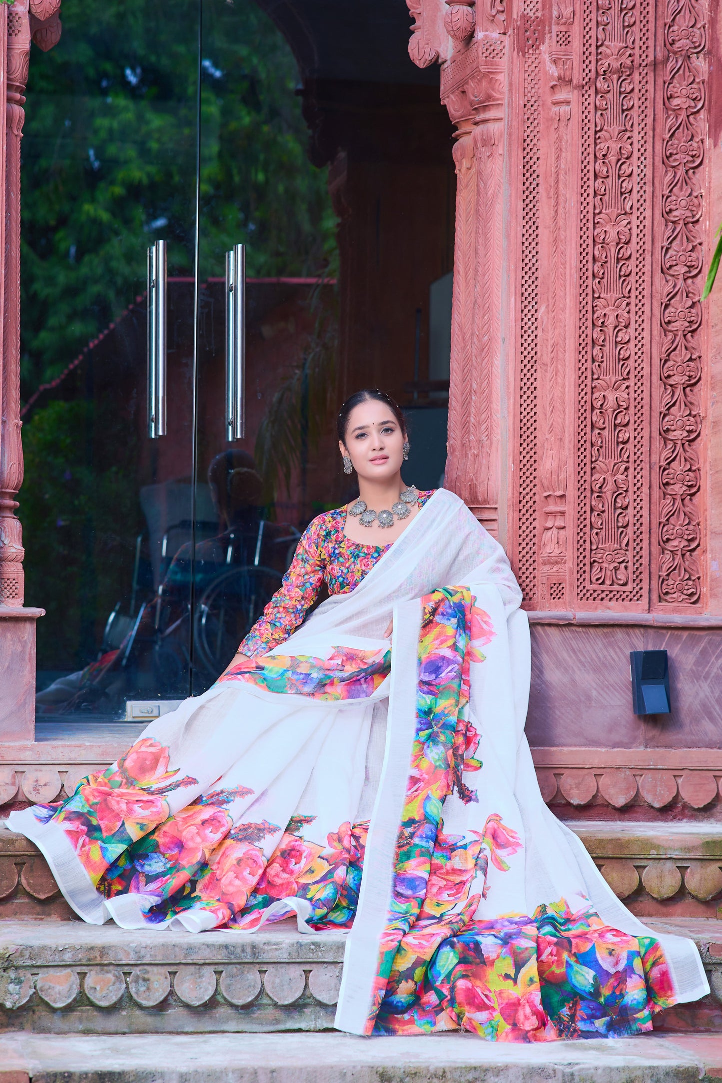 Gorgeous White Color Color Pure Cotton Lilen With Digital Printed Designer Saree