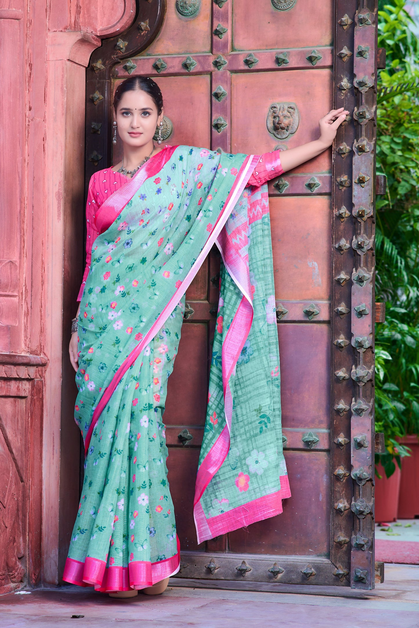 Daisy Parrot Green Color Color Pure Cotton Lilen With Digital Printed Designer Saree