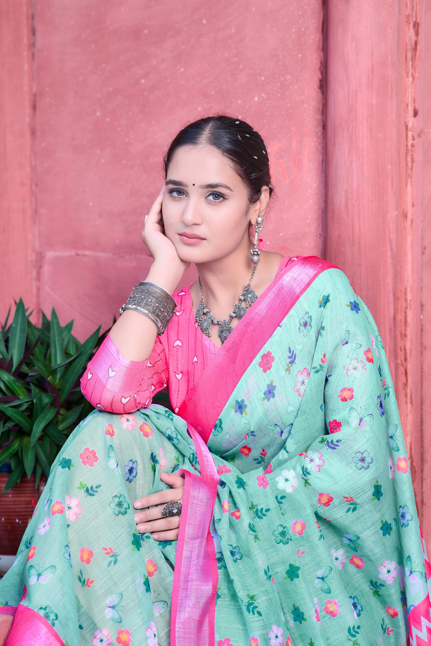 Daisy Parrot Green Color Color Pure Cotton Lilen With Digital Printed Designer Saree