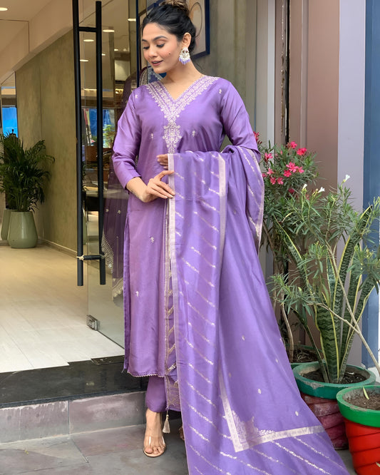 WOMEN Embrodairy Stright Kurta Set