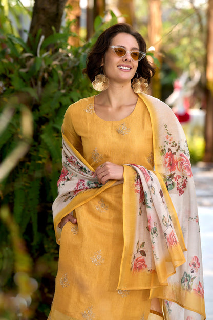beautifully designed kurta set that seamlessly combines tradition with modern elegance.