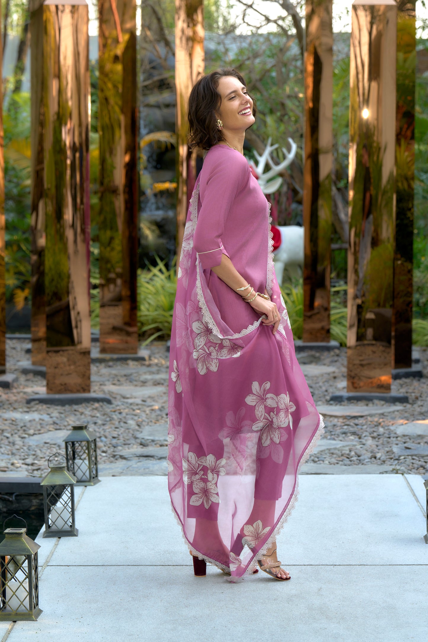 Elevate your ethnic wardrobe with this beautifully designed kurta set