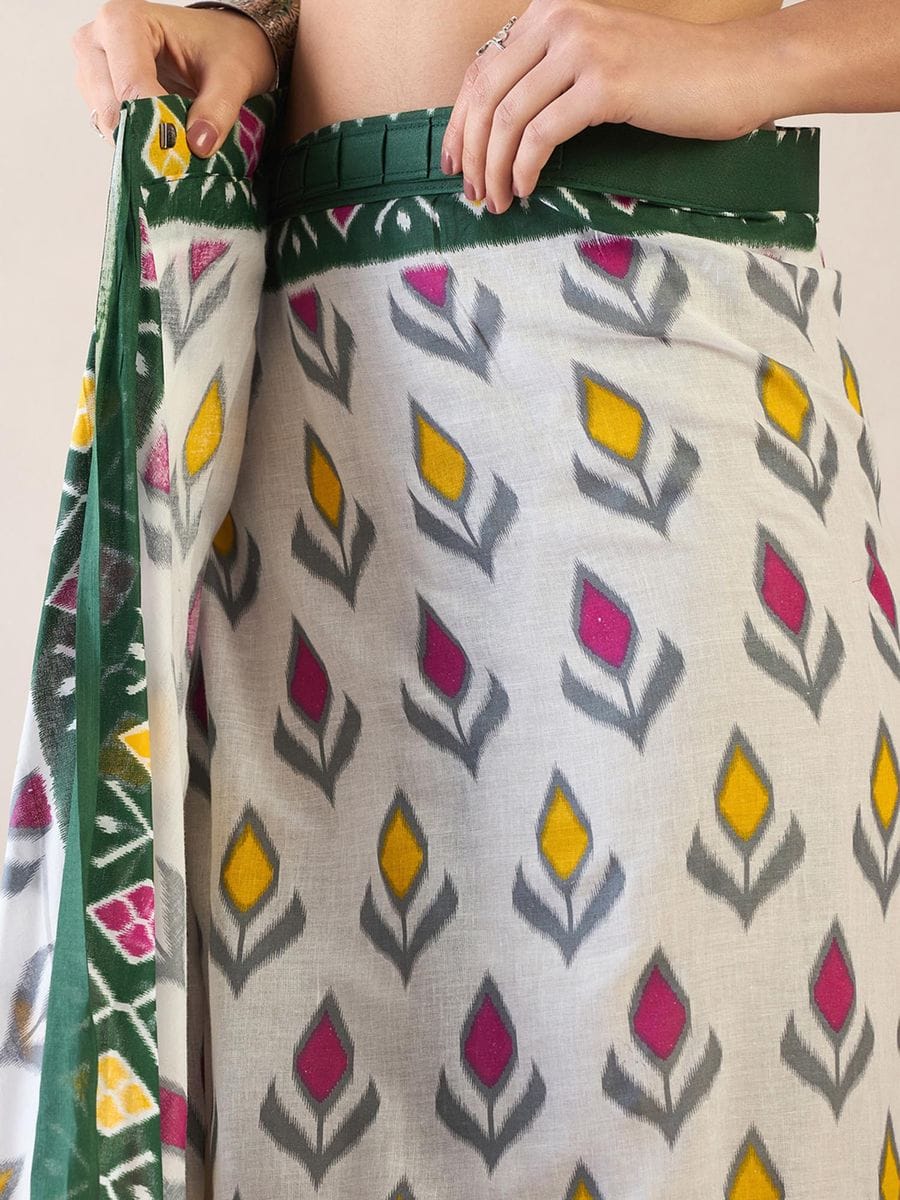 Precenting Green Color Printed Saree With Blose