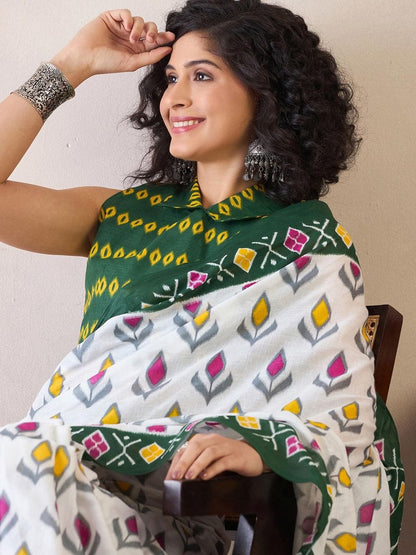 Precenting Green Color Printed Saree With Blose