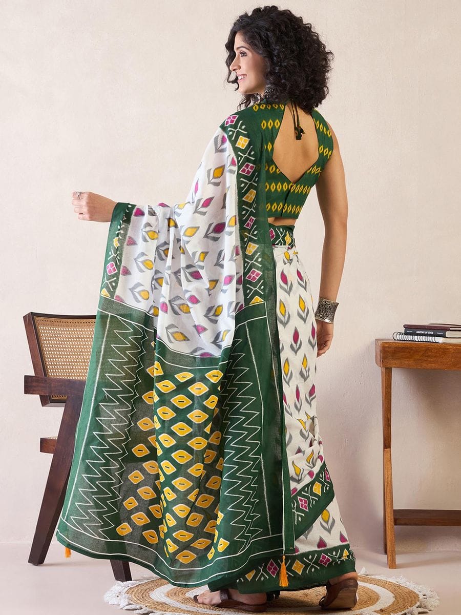Precenting Green Color Printed Saree With Blose