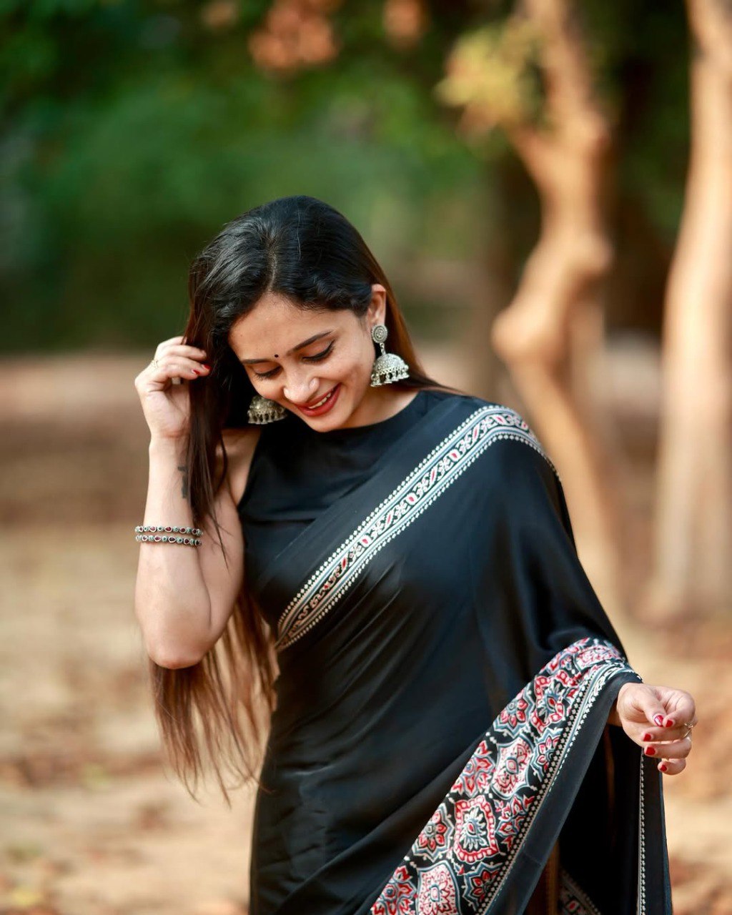 Eyes Catching Black Color Silk Ready To Wear Saree With Blouse