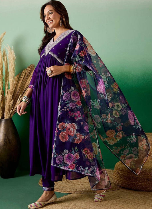 Beautifully designed that seamlessly combines tradition kurta set