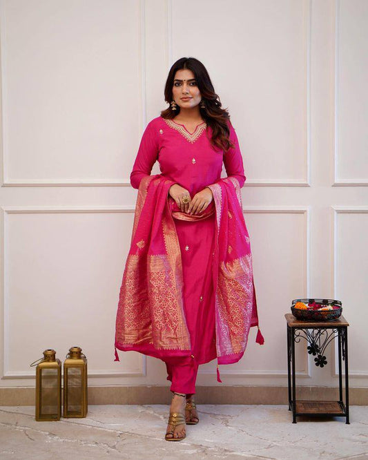 Beautifully designed that seamlessly combines tradition kurta set