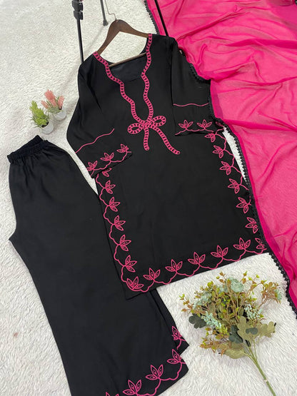 Hania Aamir Wear Black Color Embroidered Palazzo Suit With Dupatta