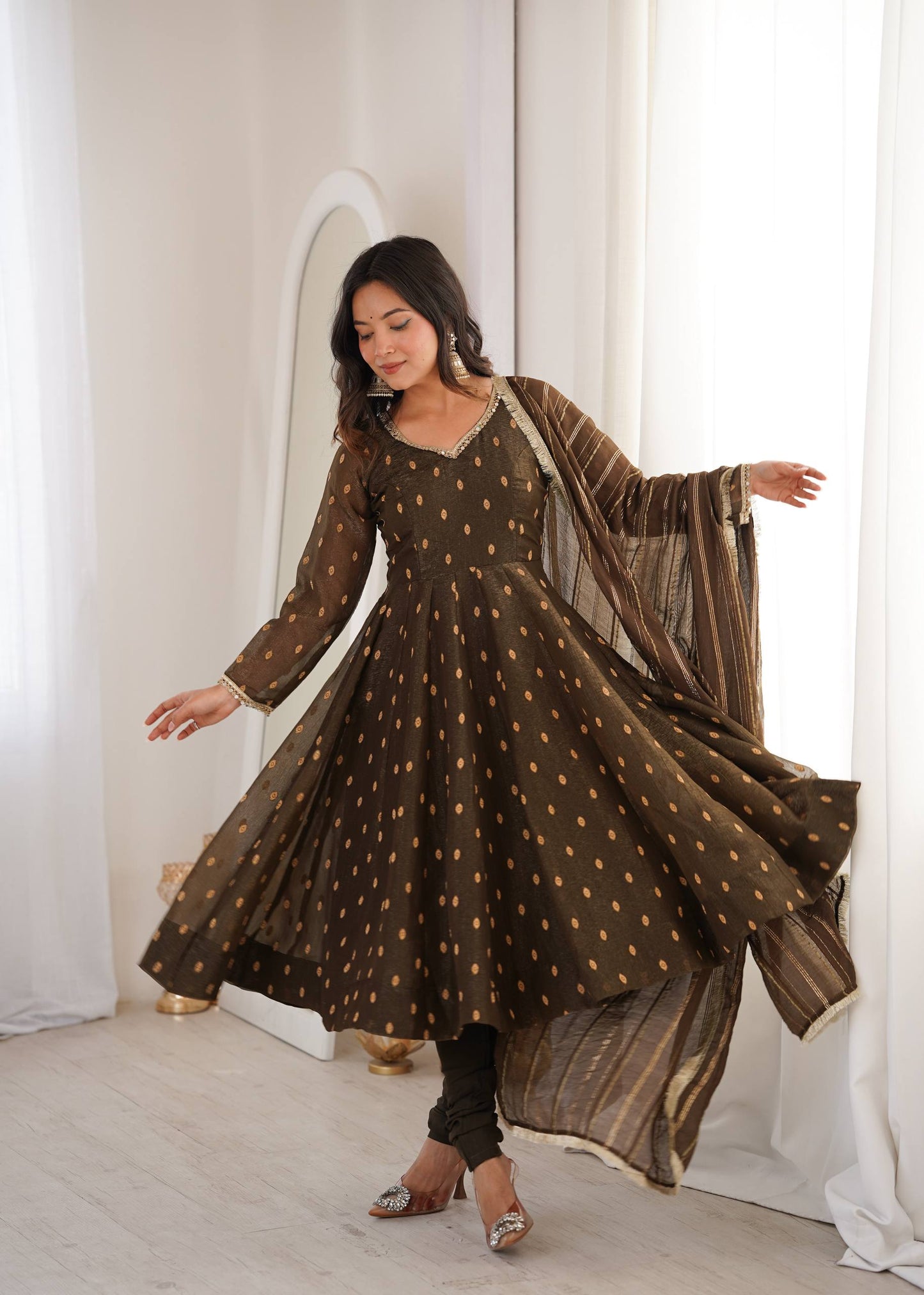 Arti Chauhan Green Color Heavy Crunchy Silk Anarkali Suit With Dupatta