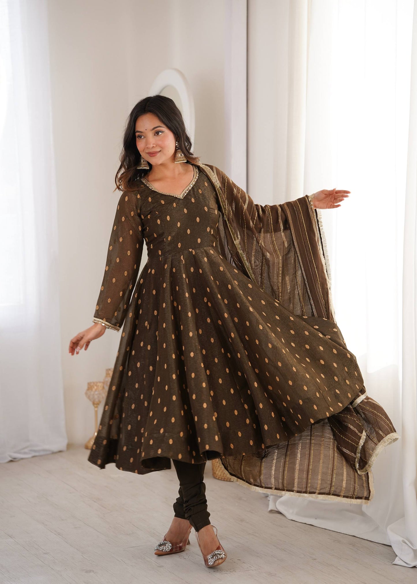 Arti Chauhan Green Color Heavy Crunchy Silk Anarkali Suit With Dupatta