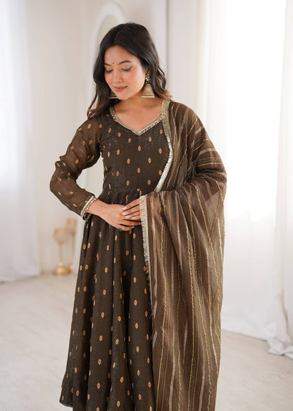 Arti Chauhan Green Color Heavy Crunchy Silk Anarkali Suit With Dupatta