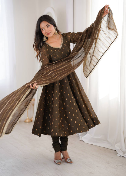 Arti Chauhan Green Color Heavy Crunchy Silk Anarkali Suit With Dupatta