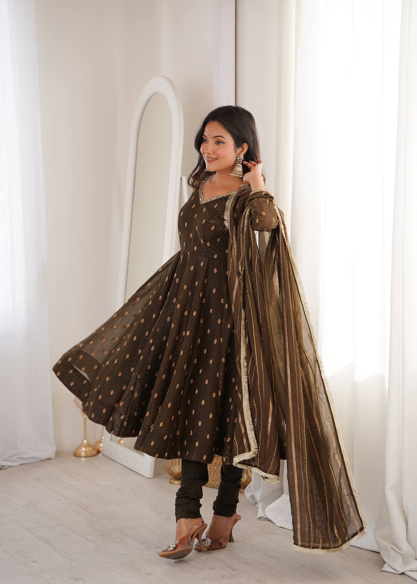 Arti Chauhan Green Color Heavy Crunchy Silk Anarkali Suit With Dupatta