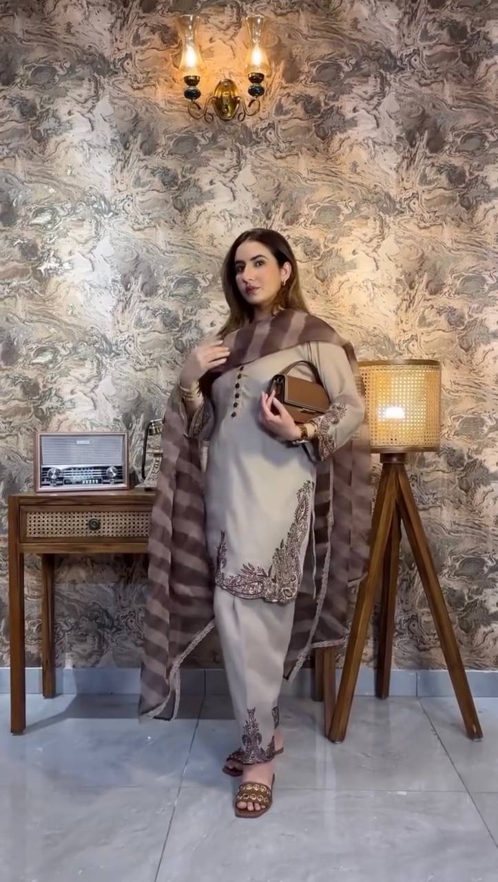 Festivals Wear Grey Color Faux Georgette With Thread Embroidery Work Salwar Suit