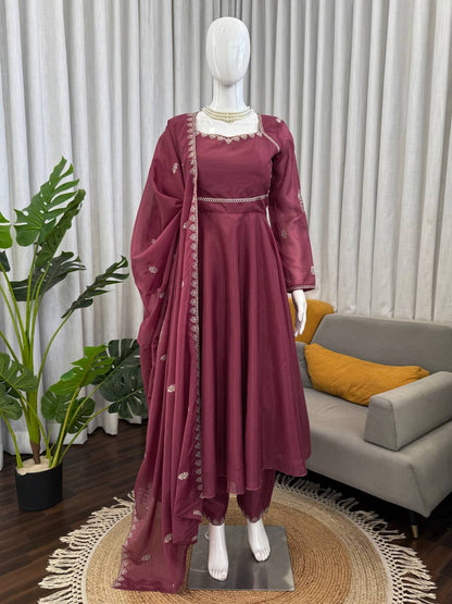 Manisha Rani Wear Pink Color Intricate Thread Work Anarkali Suit