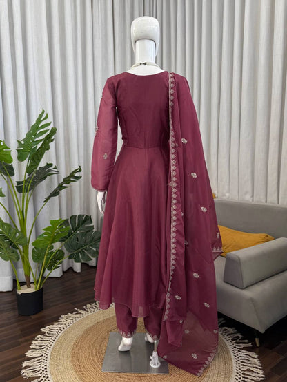 Manisha Rani Wear Pink Color Intricate Thread Work Anarkali Suit
