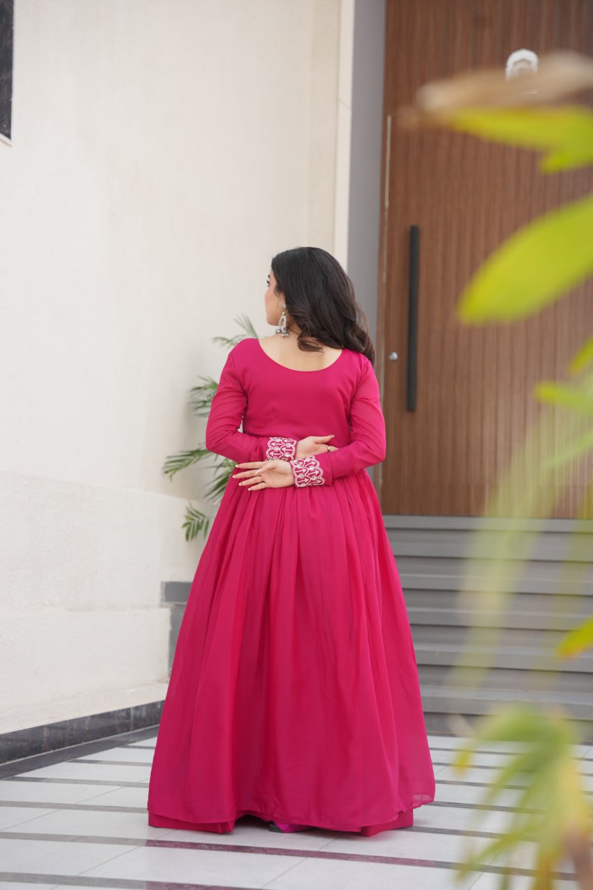 Engagements Wear Pink Color Star Georgette  Embroidery With Beads And Sequin Work Beautiful Gown