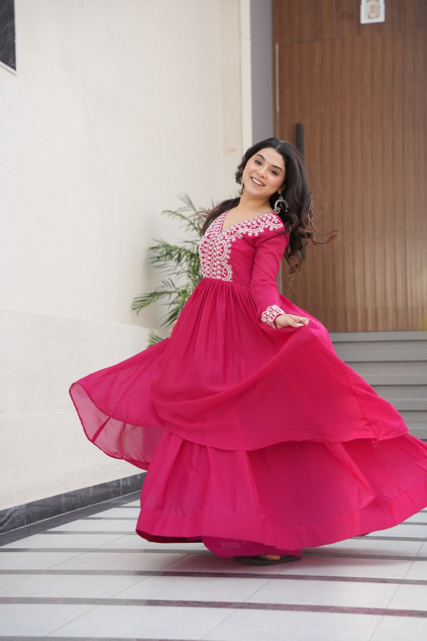Engagements Wear Pink Color Star Georgette  Embroidery With Beads And Sequin Work Beautiful Gown