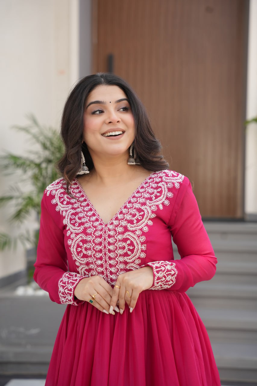 Engagements Wear Pink Color Star Georgette  Embroidery With Beads And Sequin Work Beautiful Gown