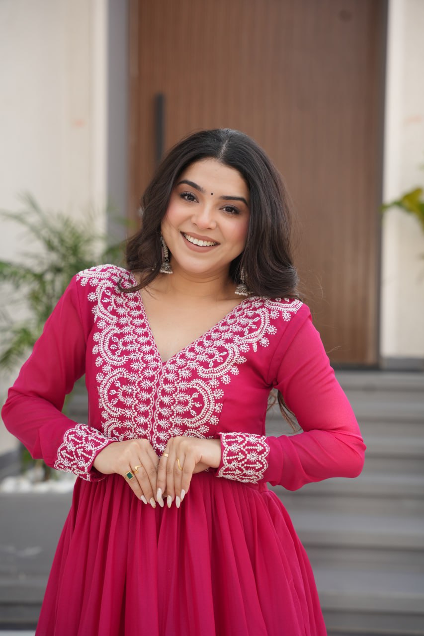 Engagements Wear Pink Color Star Georgette  Embroidery With Beads And Sequin Work Beautiful Gown