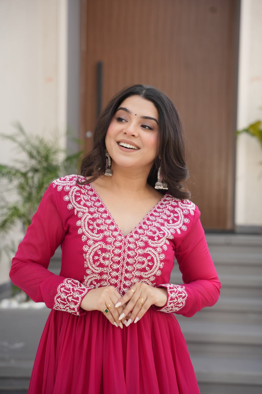 Engagements Wear Pink Color Star Georgette  Embroidery With Beads And Sequin Work Beautiful Gown
