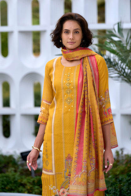 Elevate your ethnic wardrobe with this beautifully designed kurta set