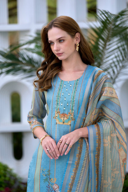 Elevate your ethnic wardrobe with this beautifully designed kurta set