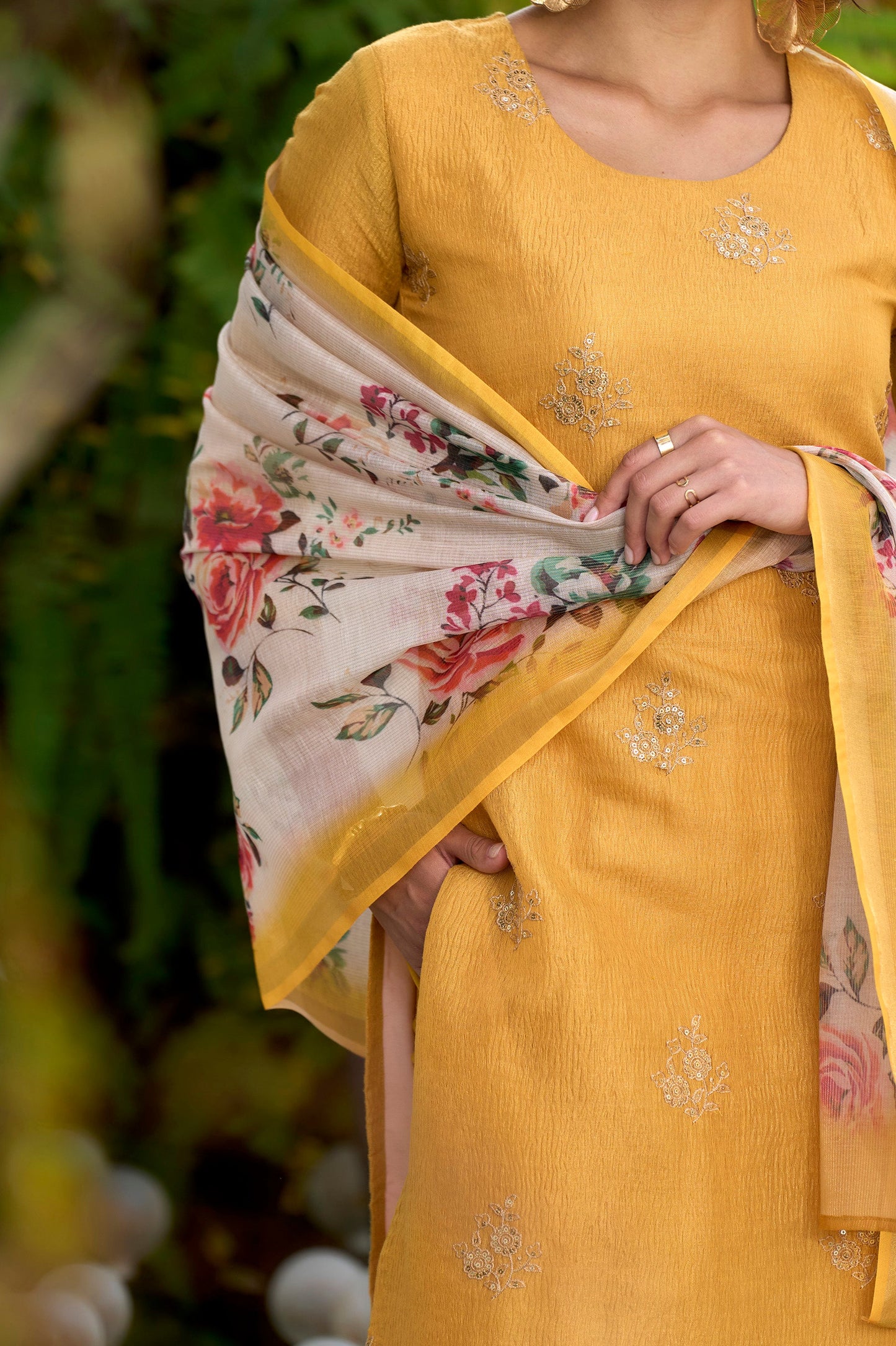 beautifully designed kurta set that seamlessly combines tradition with modern elegance.