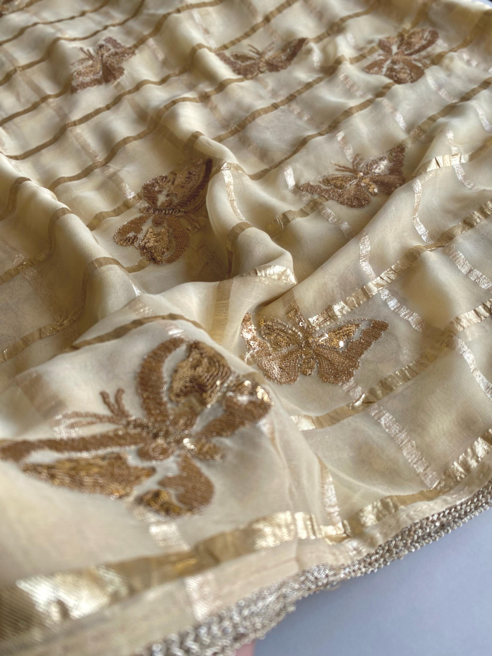 Fashionable Viscose Cream Color Saree