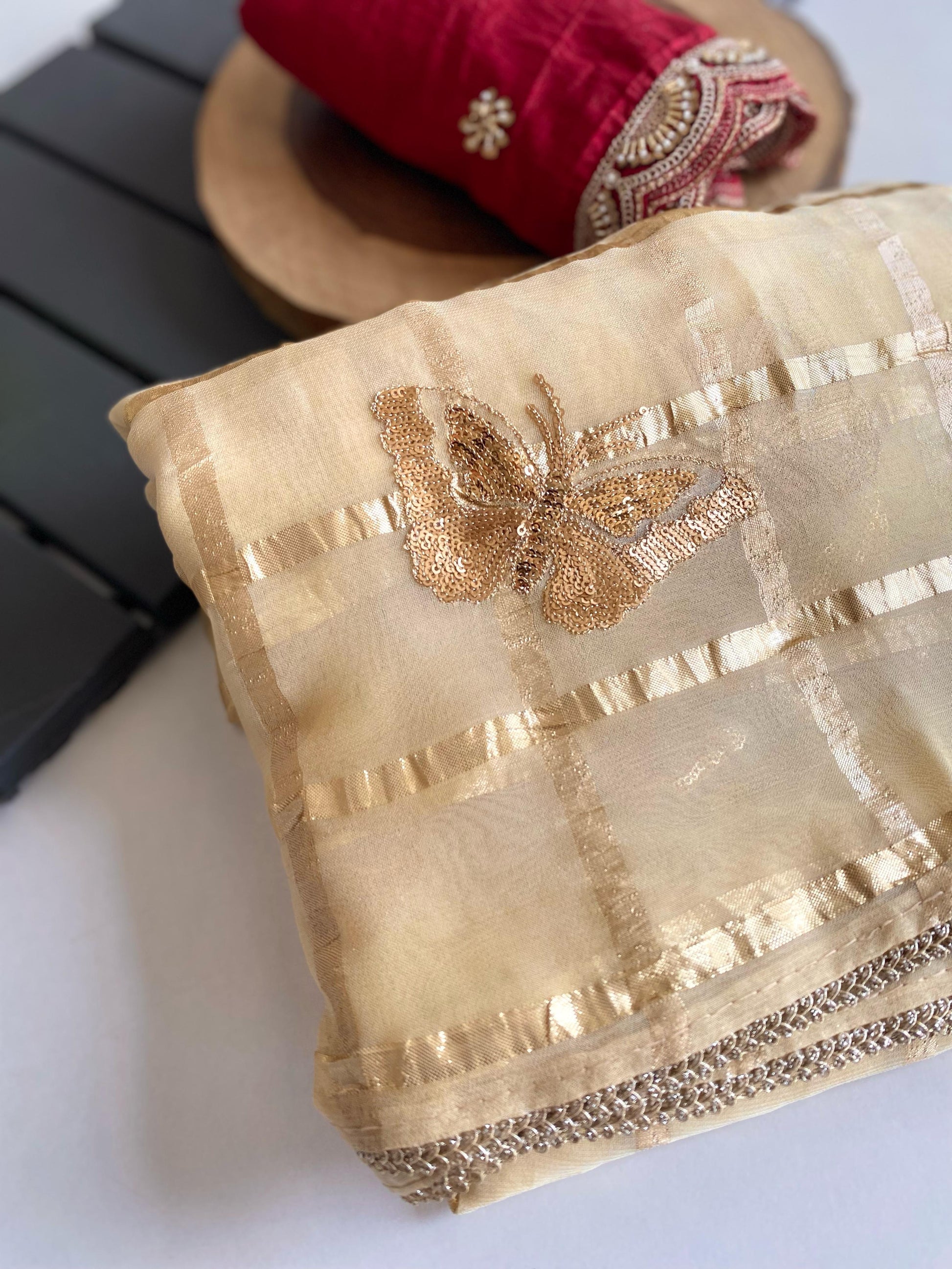 Fashionable Viscose Cream Color Saree