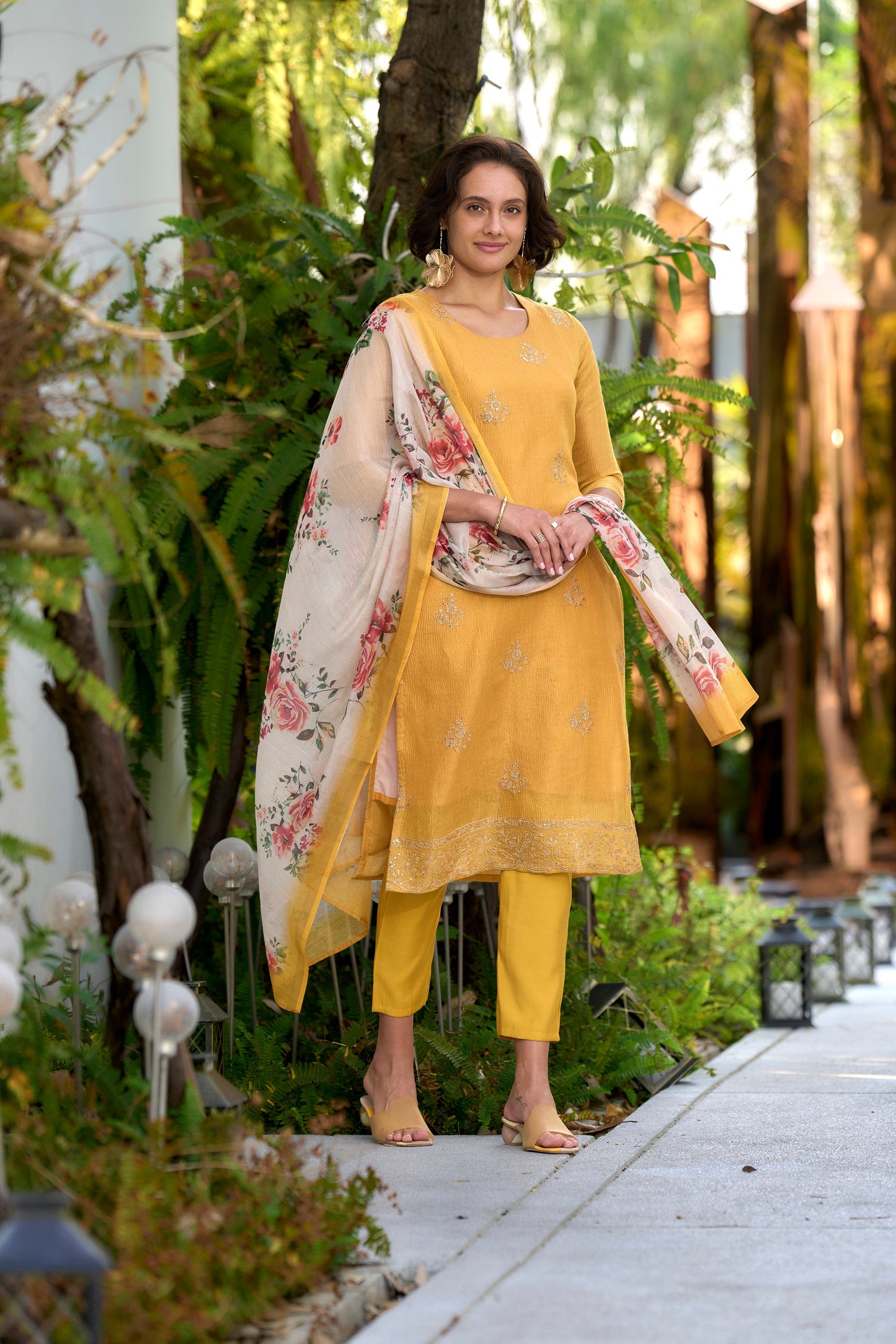 beautifully designed kurta set that seamlessly combines tradition with modern elegance.