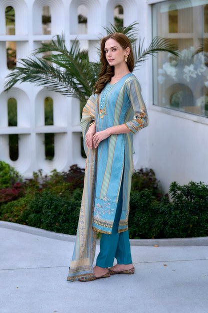 Elevate your ethnic wardrobe with this beautifully designed kurta set