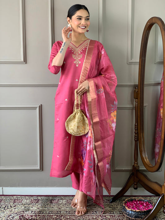 Elegent Beautifully designed that seamlessly combines tradition kurta set