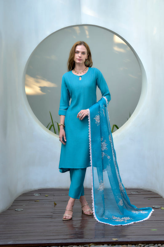 Elevate your ethnic wardrobe with this beautifully designed kurta set