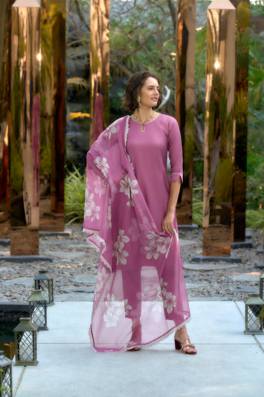 Elevate your ethnic wardrobe with this beautifully designed kurta set