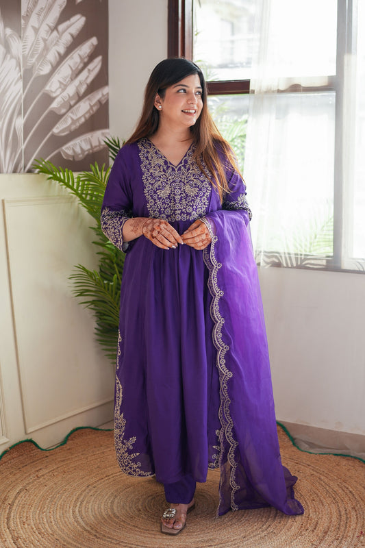 Beautifully designed that seamlessly combines tradition kurta set