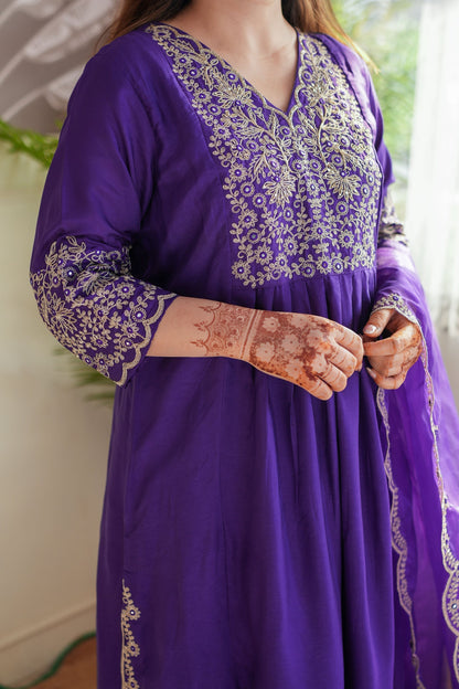 Beautifully designed that seamlessly combines tradition kurta set