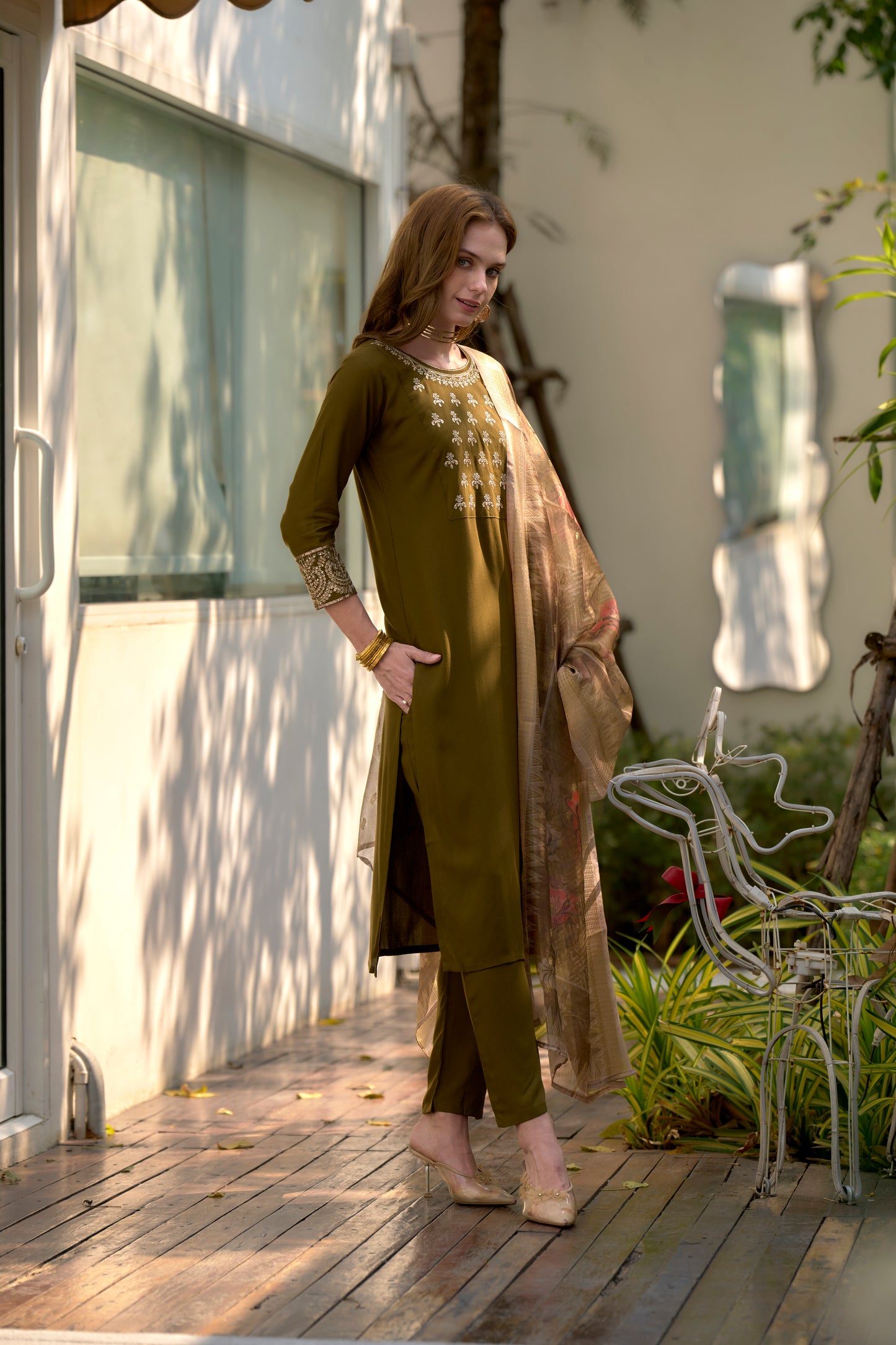 Elevate your ethnic wardrobe with this beautifully designed kurta set