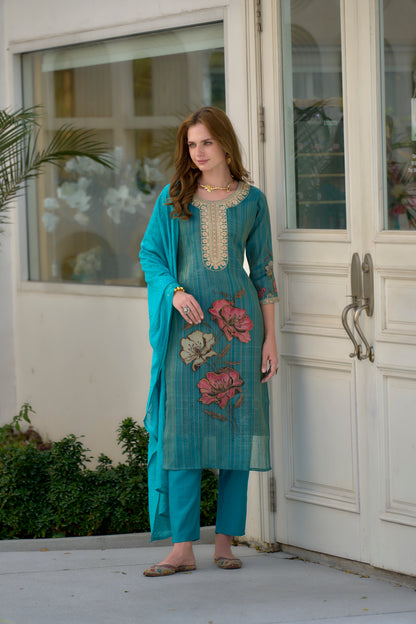 Elevate your ethnic wardrobe with this beautifully designed kurta set
