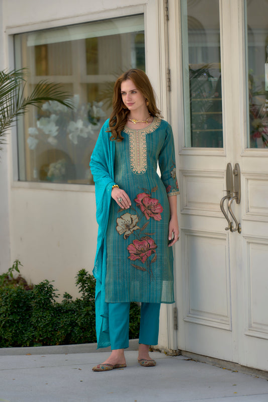 Elevate your ethnic wardrobe with this beautifully designed kurta set