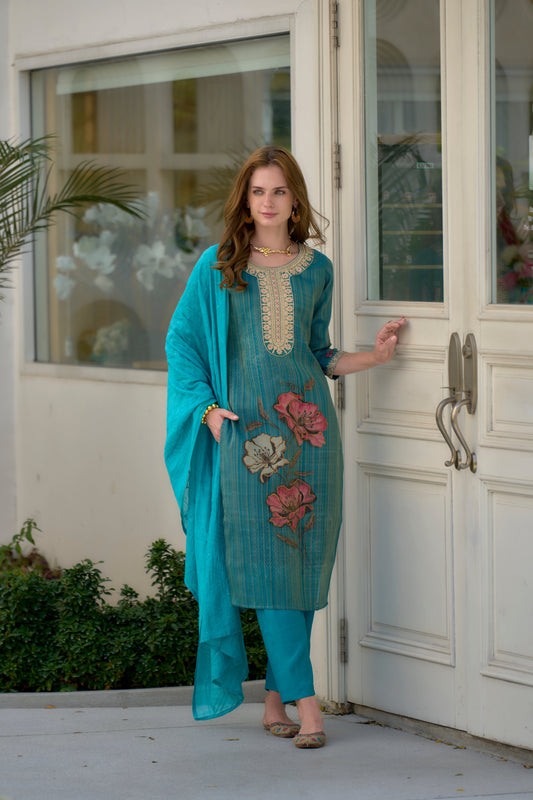 Elevate your ethnic wardrobe with this beautifully designed kurta set